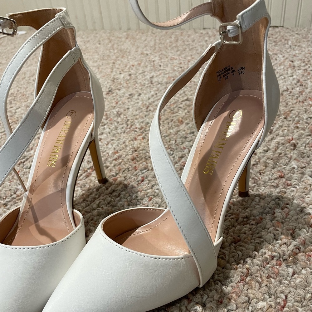 White heels - Picture 2 of 2